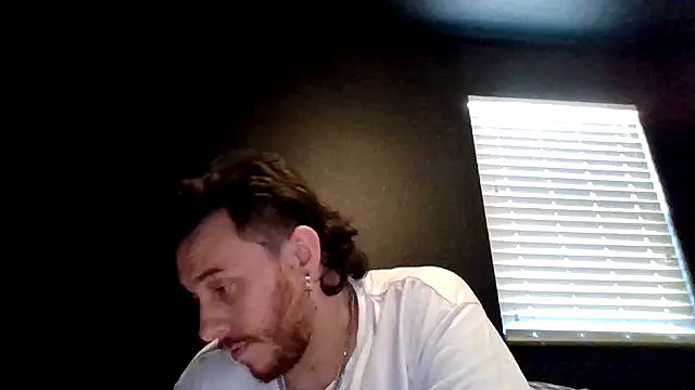 Snapshot of Mikecloudyhawk chatting on July 15, 2026, 6:35 pm Mikecloudyhawk online show from July 15, 2026, 6:35 pm