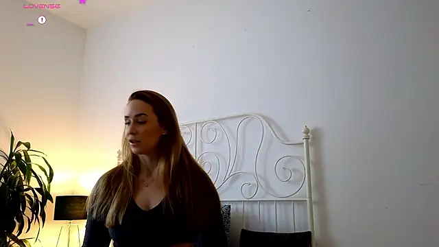 Snapshot of Ginnybabe_ chatting on December 9, 2024, 11:36 am Ginnybabe online show from December 9, 2024, 11:36 am
