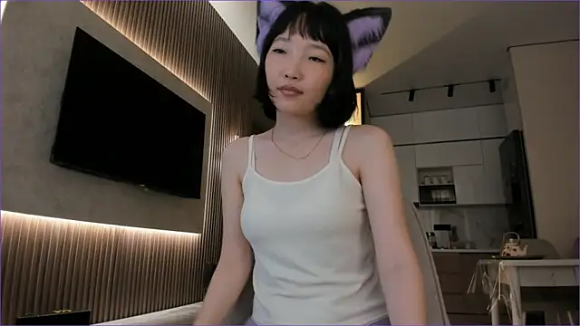 lumimii online show from June 13, 2026, 4:32 am