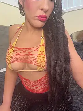 lindalove692003 online show from June 7, 2026, 11:52 pm