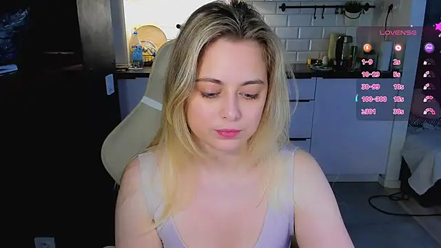 blonde kellyy online show from June 17, 2026, 2:14 am