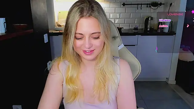 blonde kellyy online show from June 26, 2026, 7:35 am