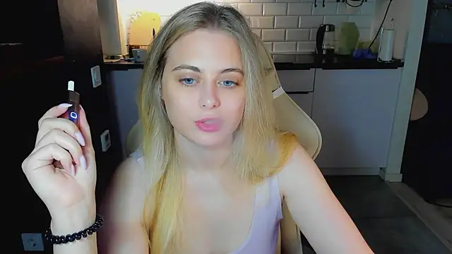 blonde kellyy online show from July 14, 2026, 2:05 am