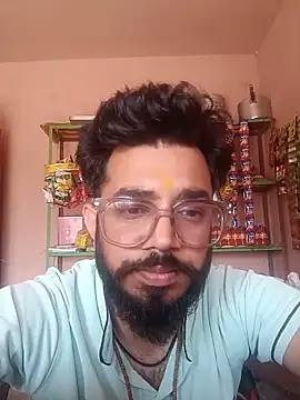 Snapshot of Desindianbull69 chatting on June 9, 2026, 9:32 am Desindianbull69 online show from June 9, 2026, 9:32 am