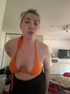 LauraStarr online show from June 24, 2026, 11:09 am