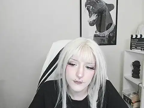 NikaDream online show from July 14, 2026, 1:06 pm