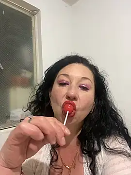 TheEmpress89 online show from June 17, 2026, 3:31 am