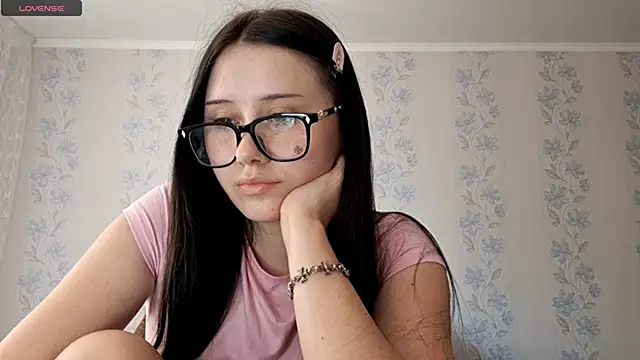 altcutie online show from June 17, 2026, 6:16 am