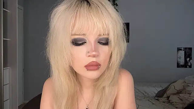 Velvets Vixens01 online show from August 1, 2026, 11:31 am