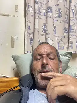 Snapshot of GeldenKuy chatting on June 23, 2026, 4:27 pm GeldenKuy online show from June 23, 2026, 4:27 pm