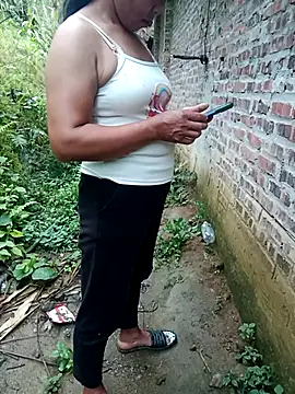Snapshot of Chin-ni chatting on July 1, 2026, 10:39 am Chin-ni online show from July 1, 2026, 10:39 am