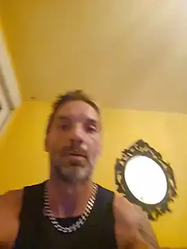 Snapshot of Davidfuckingthebich chatting on July 17, 2026, 10:25 pm Davidfuckingthebich online show from July 17, 2026, 10:25 pm