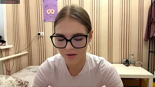 Snapshot of MiaWonderind chatting on July 22, 2026, 2:20 pm MiaWonderind online show from July 22, 2026, 2:20 pm