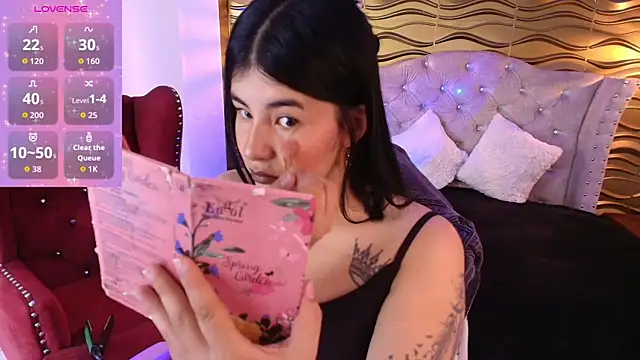  Ninaharpper online show from June 26, 2026, 1:04 pm