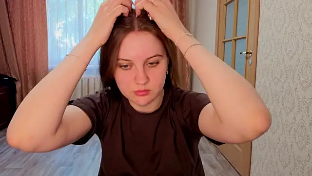 SwetLuna01 online show from June 24, 2026, 3:22 pm
