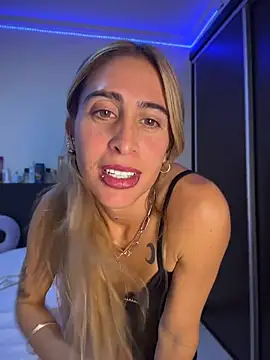 NicoleWilder online show from June 19, 2026, 1:32 am