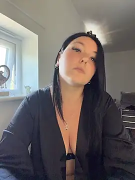 LeahAnnX online show from July 14, 2026, 10:21 am