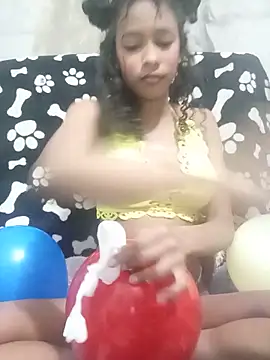 AlmaDream online show from June 19, 2026, 3:44 am