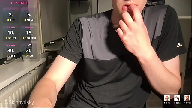 Snapshot of Skinnyrisky chatting on July 5, 2026, 9:11 pm Skinnyrisky online show from July 5, 2026, 9:11 pm