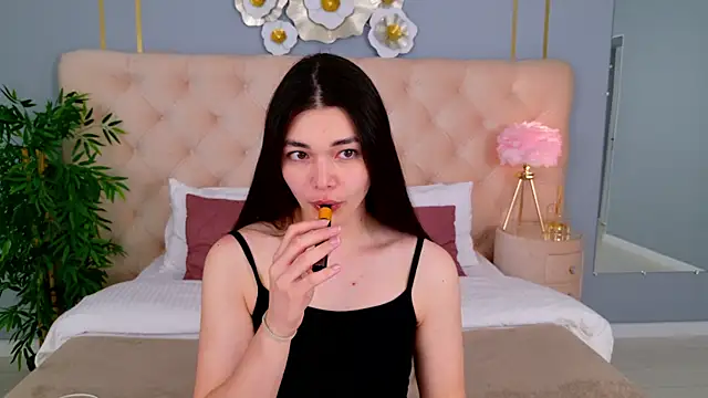 MaddieMeyer online show from June 13, 2026, 3:59 am