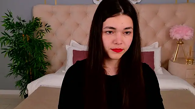 MaddieMeyer online show from June 15, 2026, 4:25 am