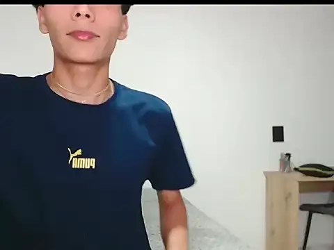 AlexKenm online show from June 17, 2026, 2:25 am