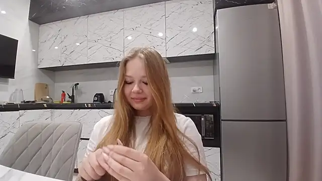KarinaBestie online show from June 14, 2026, 3:14 pm