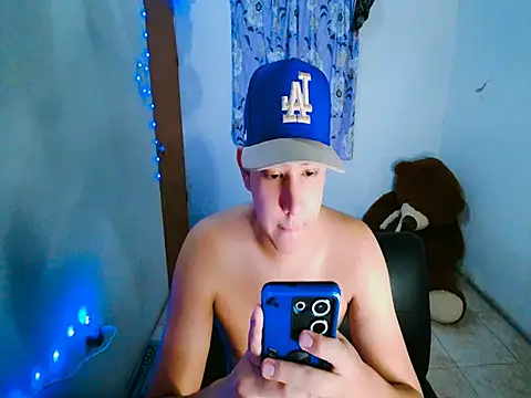 sweetboyxxx11 online show from June 20, 2026, 1:30 am