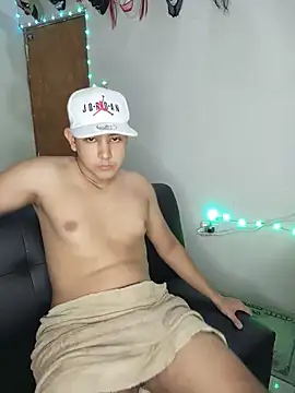sweetboyxxx11 online show from June 21, 2026, 2:47 am