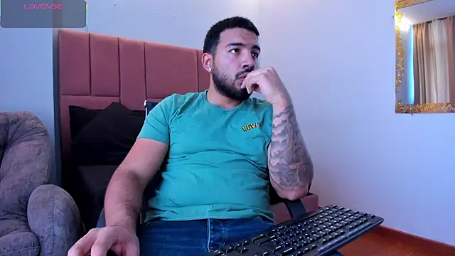 Snapshot of Massimo_Moretti chatting on July 3, 2026, 8:37 pm Massimo Moretti online show from July 3, 2026, 8:37 pm