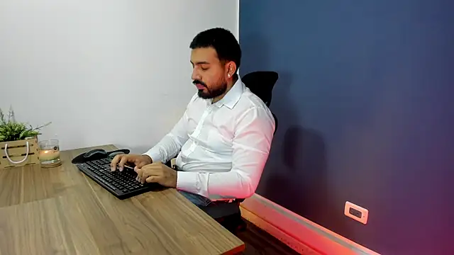 Snapshot of Massimo_Moretti chatting on July 24, 2026, 9:02 pm Massimo Moretti online show from July 24, 2026, 9:02 pm