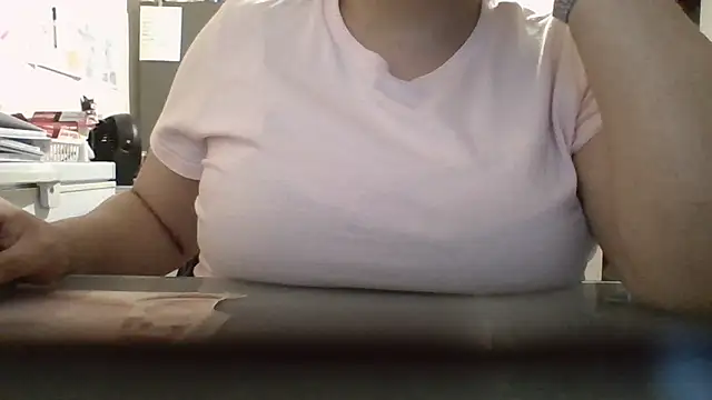 Snapshot of Curvy_Queen_MX chatting on June 30, 2026, 1:17 am Curvy Queen MX online show from June 30, 2026, 1:17 am