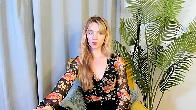 Snapshot of MarielRoloson chatting on June 15, 2026, 5:15 pm MarielRoloson online show from June 15, 2026, 5:15 pm