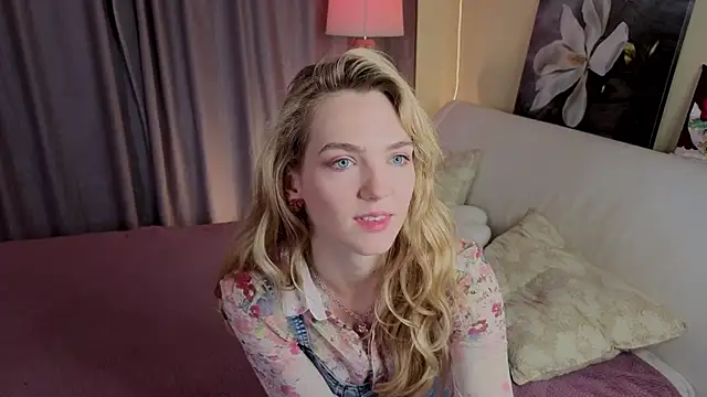 Snapshot of MarielRoloson chatting on June 20, 2026, 7:05 pm MarielRoloson online show from June 20, 2026, 7:05 pm