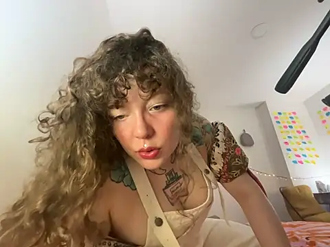 Snapshot of antonellastonnn chatting on June 14, 2026, 8:11 pm antonellastonnn online show from June 14, 2026, 8:11 pm