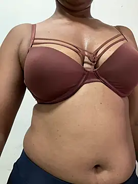 RomcySL online show from July 9, 2026, 4:38 am