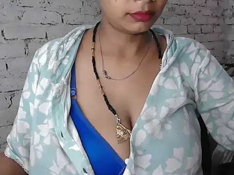 Snapshot of NottyMomo chatting on June 17, 2026, 5:03 pm NottyMomo online show from June 17, 2026, 5:03 pm