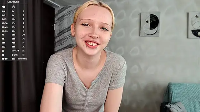 Snapshot of LadaSolar chatting on July 3, 2026, 1:34 am LadaSolar online show from July 3, 2026, 1:34 am