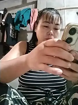 Snapshot of -Lemi- chatting on June 19, 2026, 1:32 am -Lemi- online show from June 19, 2026, 1:32 am