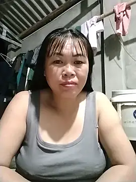 Snapshot of -Lemi- chatting on July 18, 2026, 1:37 pm -Lemi- online show from July 18, 2026, 1:37 pm