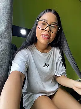 Juliii 22 online show from July 1, 2026, 8:52 pm