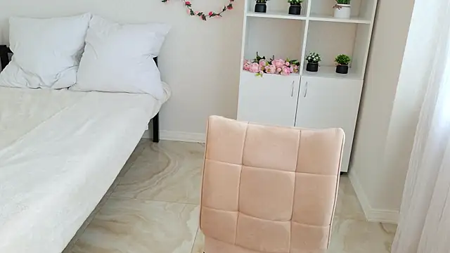 Snapshot of Mirabella_Flower chatting on July 16, 2026, 5:13 am Mirabella Flower online show from July 16, 2026, 5:13 am