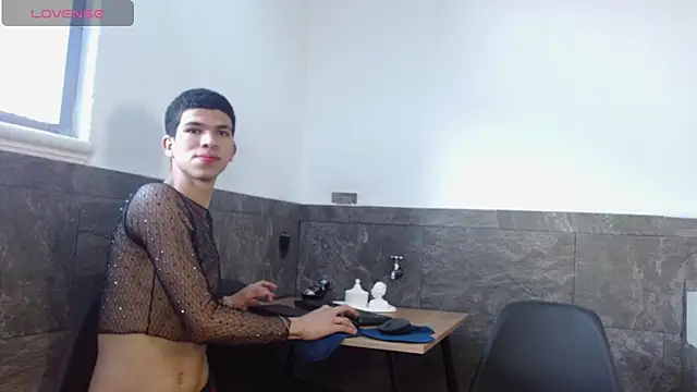 Snapshot of Dilan_Femboy chatting on June 22, 2026, 2:14 pm Dilan Femboy online show from June 22, 2026, 2:14 pm