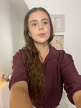 Isabellebotero online show from July 4, 2026, 3:18 pm