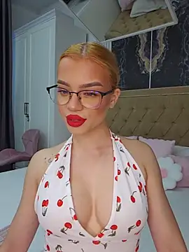 Snapshot of YasminnDoll chatting on June 28, 2026, 3:45 am YasminnDoll online show from June 28, 2026, 3:45 am