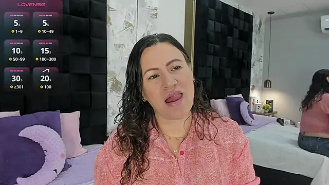 Snapshot of CharlotteG_ chatting on June 27, 2026, 1:39 pm CharlotteG online show from June 27, 2026, 1:39 pm
