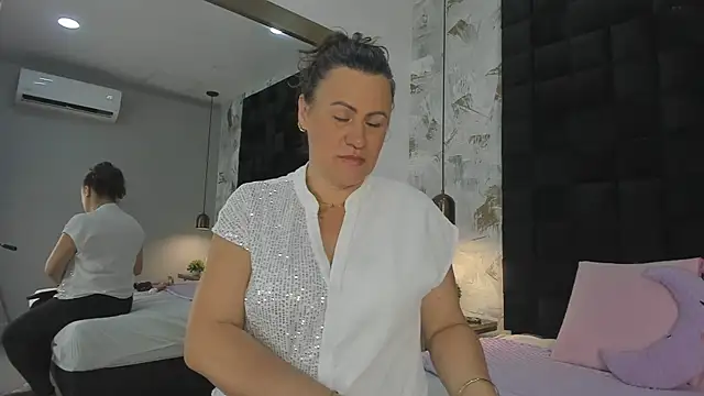 Snapshot of CharlotteG_ chatting on July 4, 2026, 1:06 pm CharlotteG online show from July 4, 2026, 1:06 pm