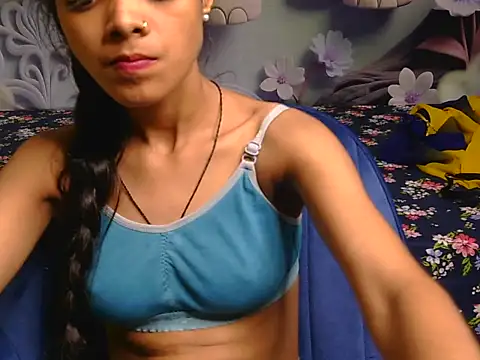 Snapshot of Isha-19 chatting on July 2, 2026, 5:35 am Isha-19 online show from July 2, 2026, 5:35 am