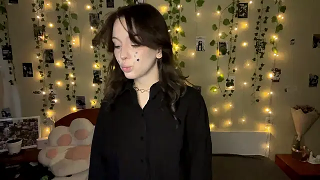 yanashowsy online show from June 22, 2026, 5:32 pm