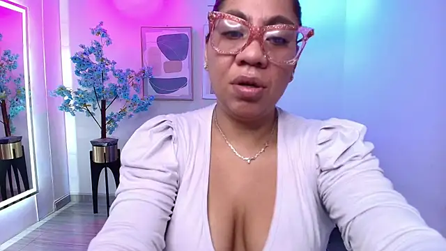 Snapshot of Silvana_lane chatting on July 25, 2026, 7:44 pm Silvana lane online show from July 25, 2026, 7:44 pm